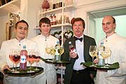 Prof. Clodwig Franz steltle in München die in Zusammenarbeit mit ihme entwickelten neuen Carpe Diem Produktlinie "Botanic Water" vor (Foto: Martin Schmitz)